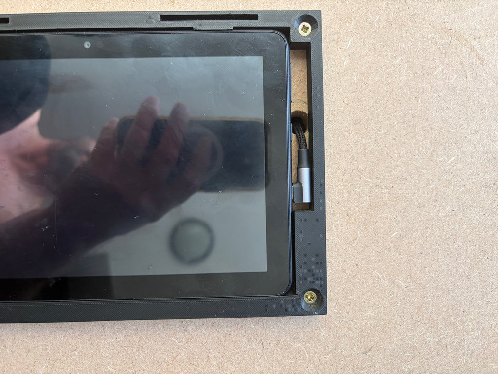Amazon Fire HD8 Tablet Wall Mount With Cover
